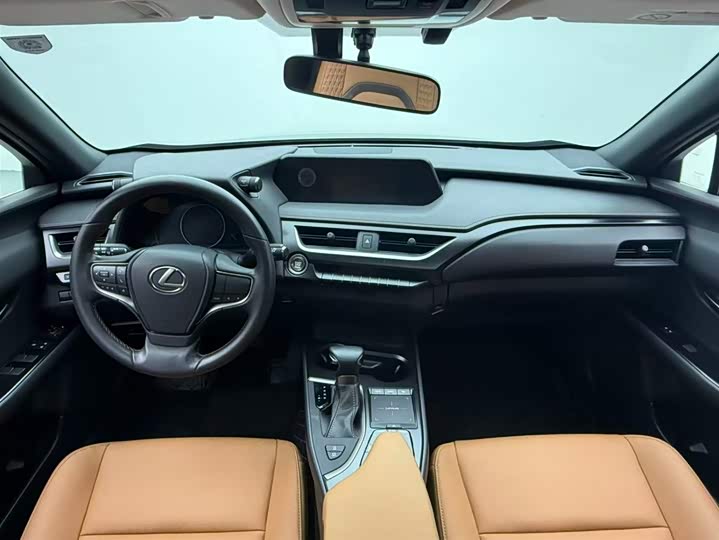 Фото 4 - Lexus UX