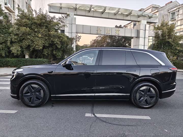 Фото 3 - Nio Onvo L90