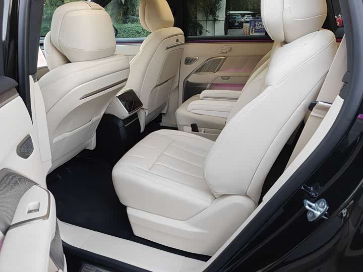 Фото 6 - Nio Onvo L90