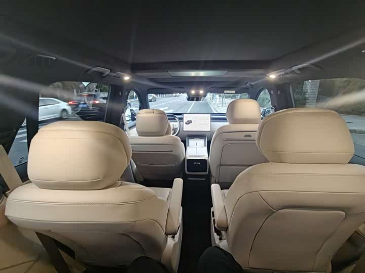 Фото 7 - Nio Onvo L90