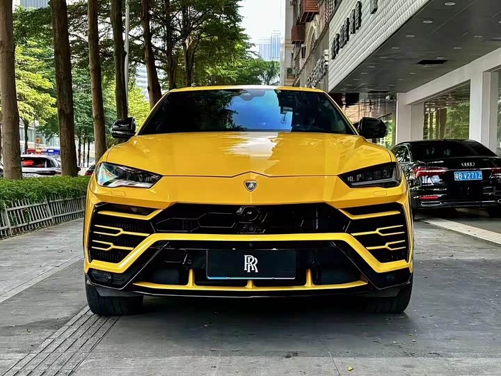 Фото 2 - Lamborghini Urus