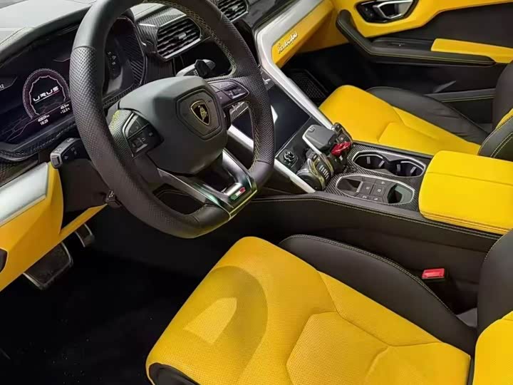 Фото 4 - Lamborghini Urus