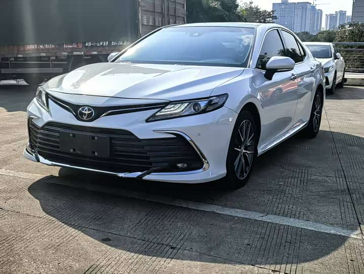 Фото 1 - Toyota Camry