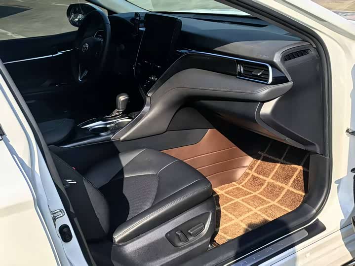 Фото 5 - Toyota Camry