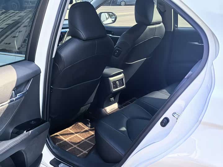 Фото 6 - Toyota Camry