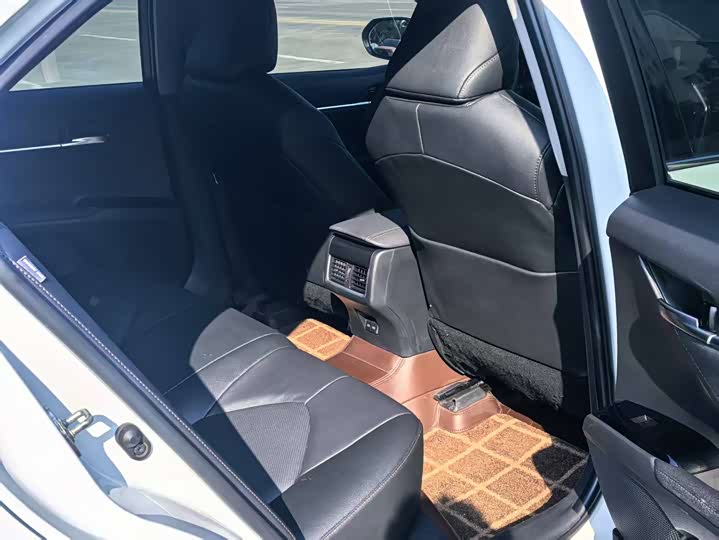 Фото 7 - Toyota Camry