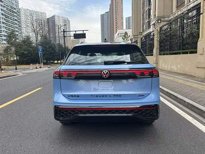 Фото 3 - Volkswagen Tiguan L Pro