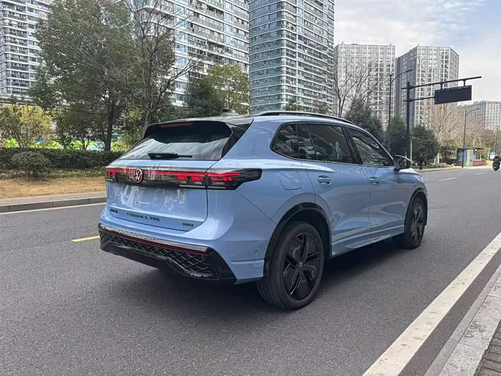 Фото 4 - Volkswagen Tiguan L Pro