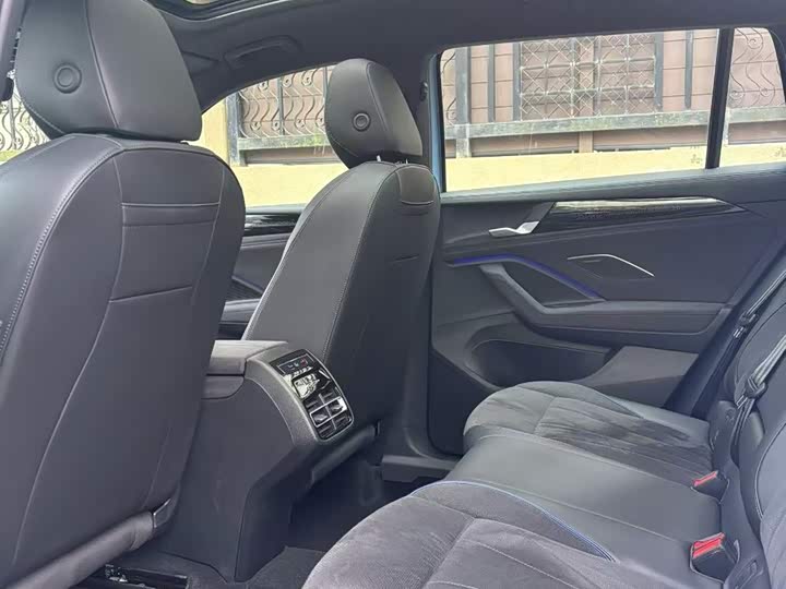 Фото 8 - Volkswagen Tiguan L Pro