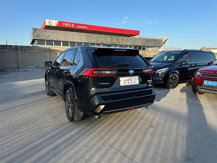 Фото 4 - Toyota Wildlander