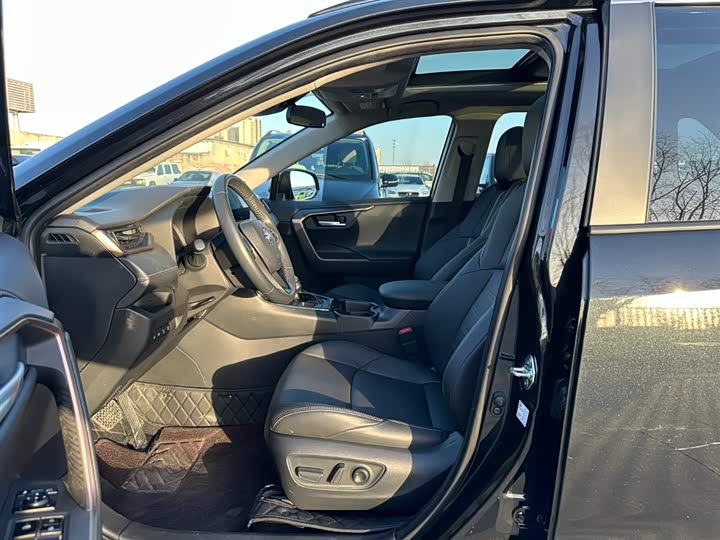 Фото 9 - Toyota Wildlander