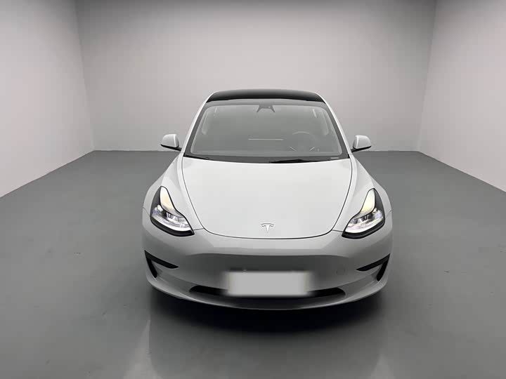 Фото 2 - Tesla Model 3