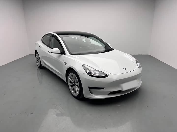 Фото 3 - Tesla Model 3