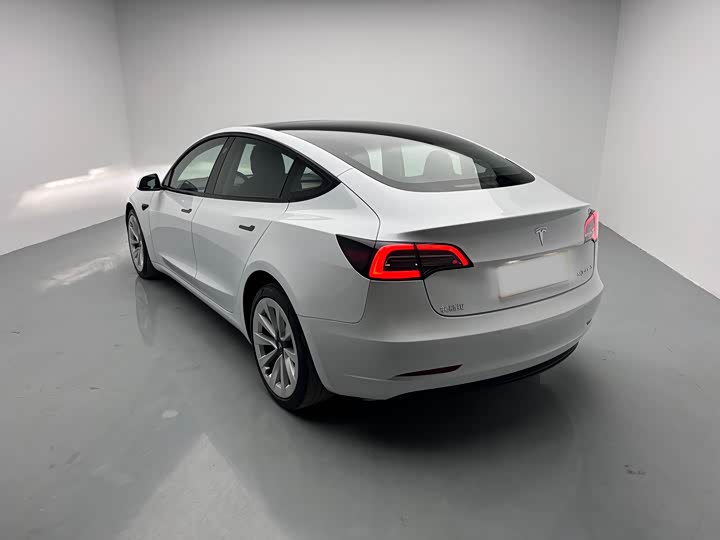 Фото 6 - Tesla Model 3