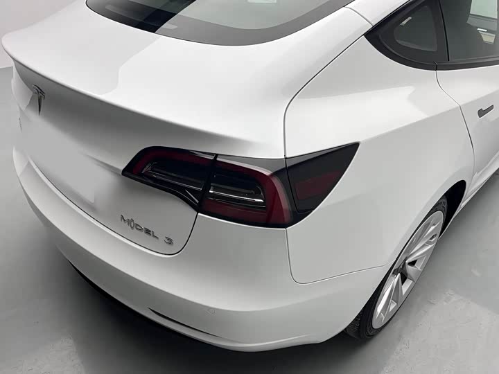 Фото 9 - Tesla Model 3