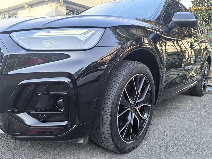 Фото 8 - Audi Q5L