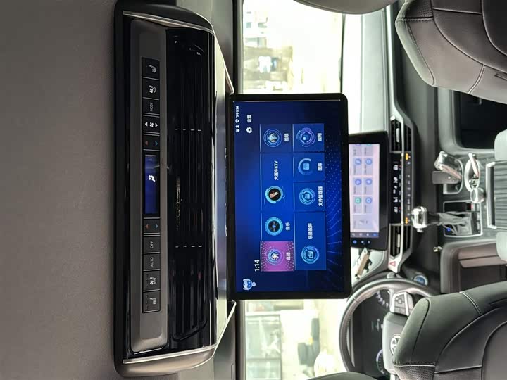 Фото 9 - Toyota Sienna