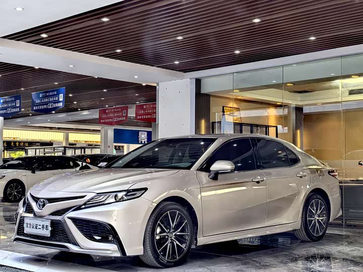 Фото 1 - Toyota Camry