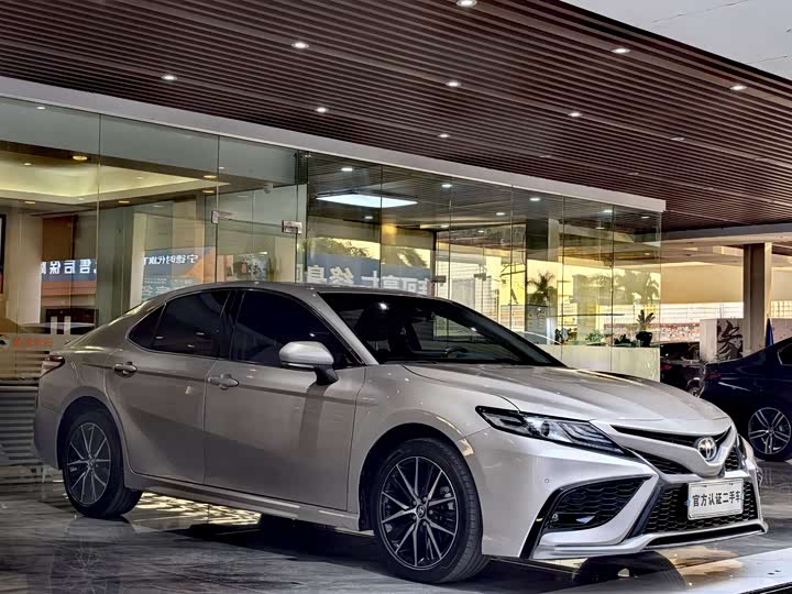 Фото 3 - Toyota Camry