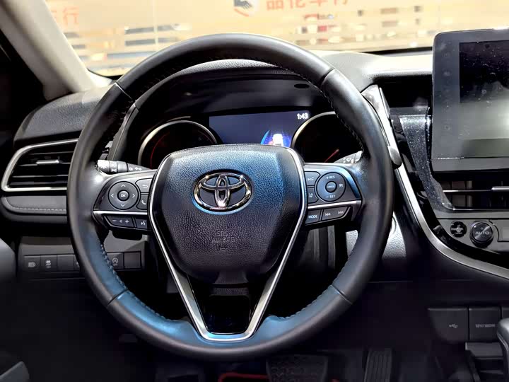 Фото 7 - Toyota Camry