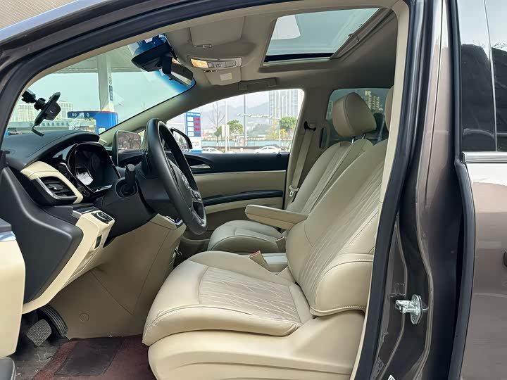 Фото 5 - Buick GL8 ES