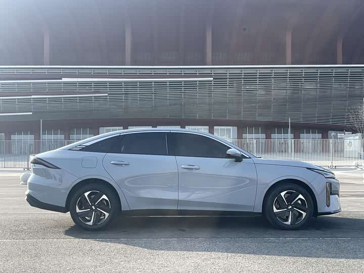 Фото 7 - Geely Galaxy L6