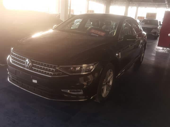 Фото 1 - Volkswagen Magotan