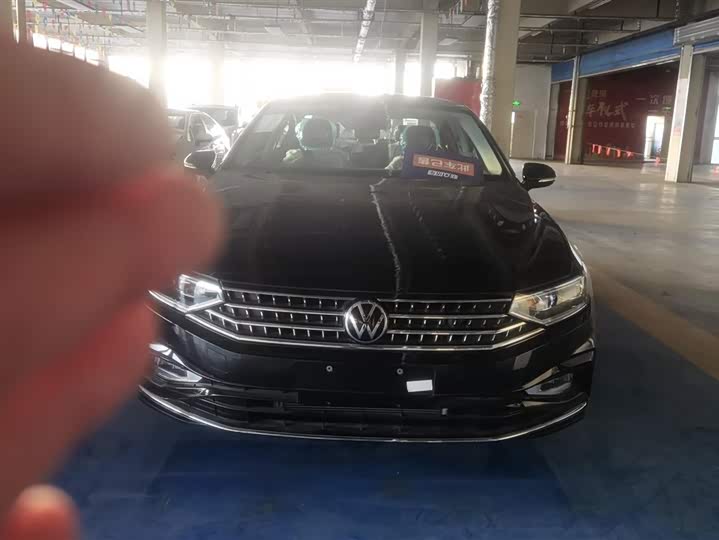 Фото 2 - Volkswagen Magotan