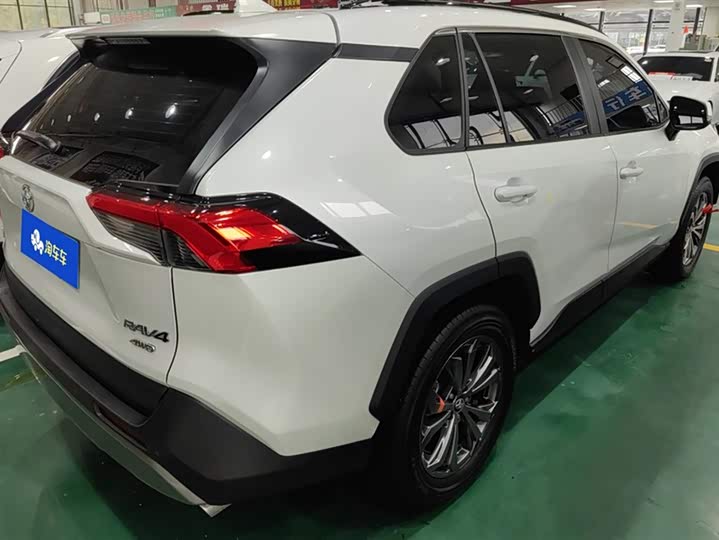 Фото 3 - Toyota RAV4