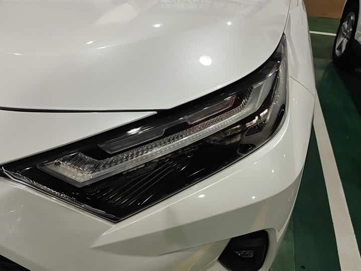 Фото 5 - Toyota RAV4