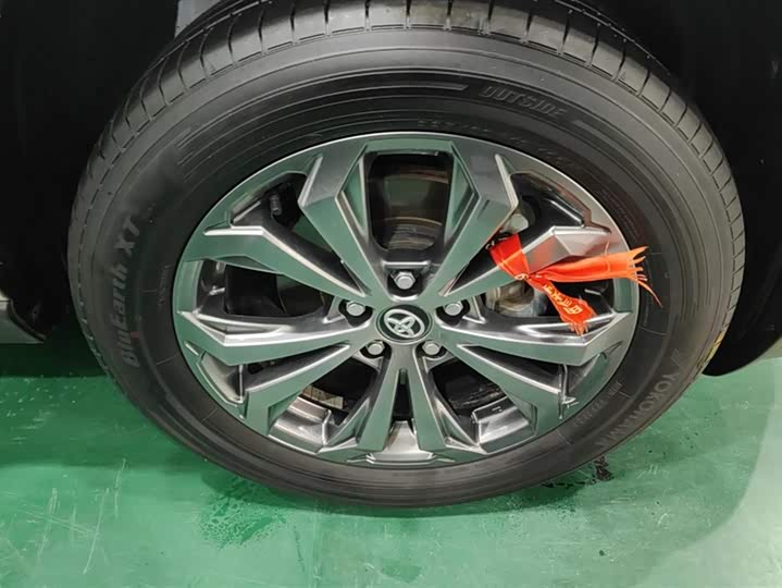 Фото 6 - Toyota RAV4