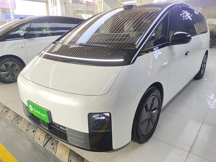 Фото 1 - LiXiang Mega