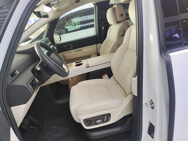 Фото 7 - LiXiang Mega