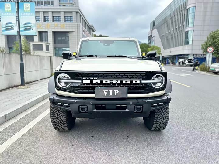 Фото 2 - Ford Bronco