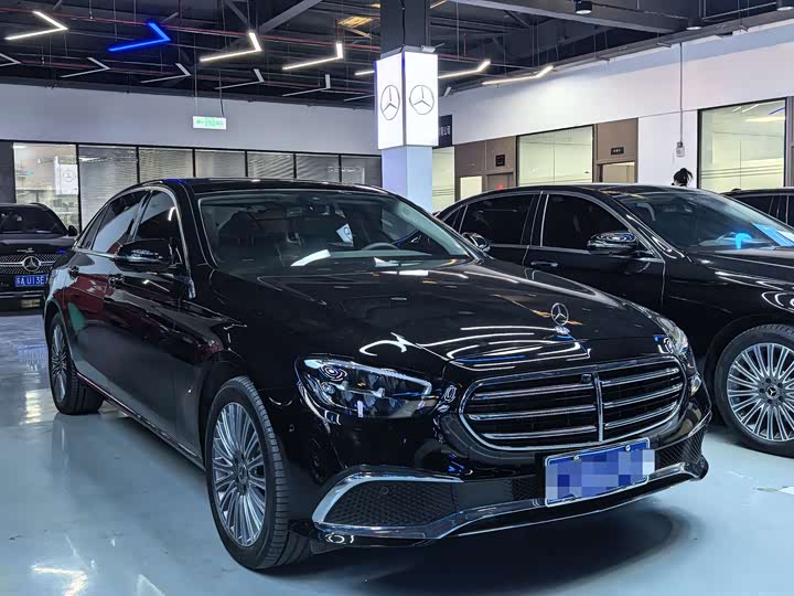 Фото 3 - Mercedes-Benz E-Class