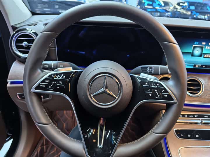 Фото 6 - Mercedes-Benz E-Class