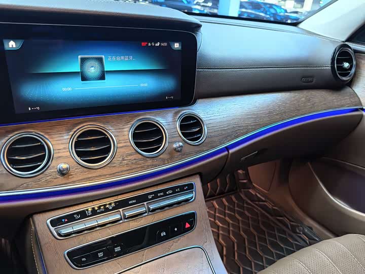 Фото 7 - Mercedes-Benz E-Class