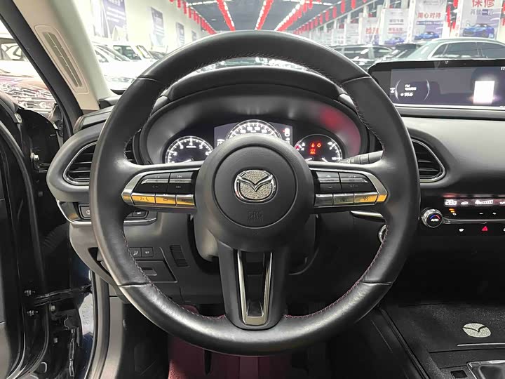 Фото 4 - Mazda CX-30