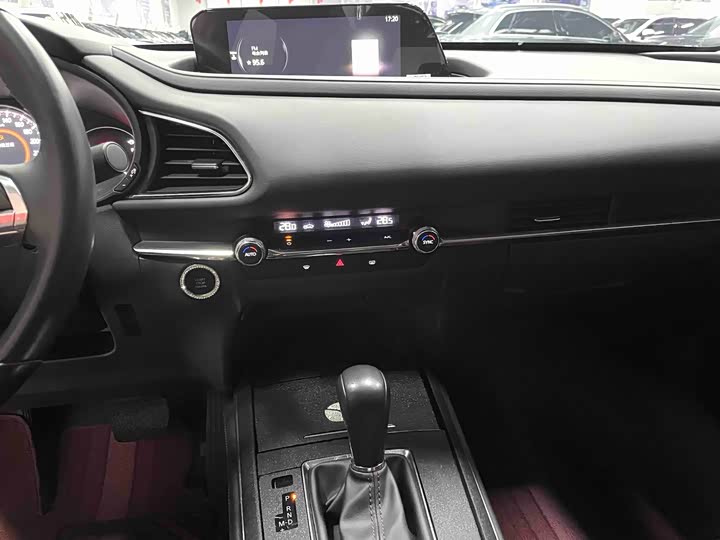 Фото 7 - Mazda CX-30