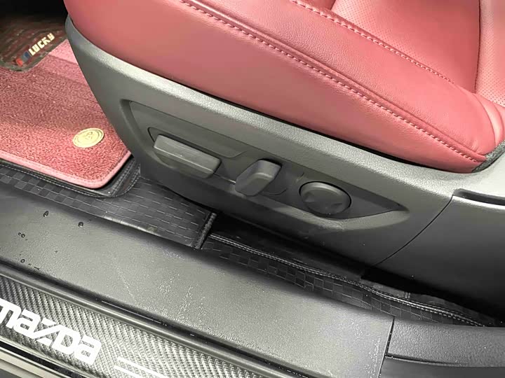 Фото 8 - Mazda CX-30