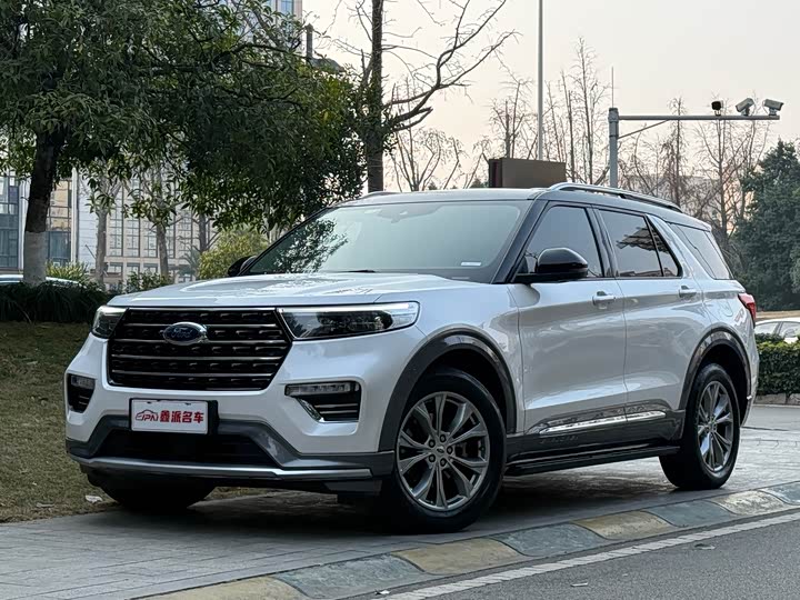 Фото 1 - Ford Explorer