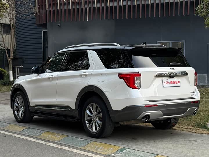 Фото 4 - Ford Explorer