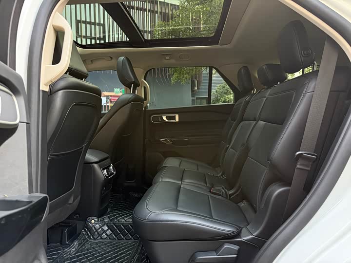 Фото 7 - Ford Explorer