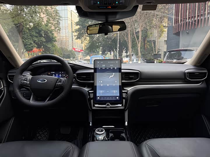 Фото 8 - Ford Explorer