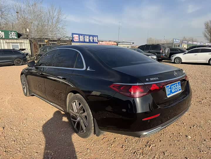 Фото 3 - Mercedes-Benz E-Class