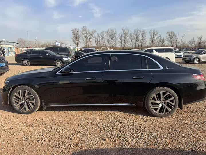 Фото 5 - Mercedes-Benz E-Class