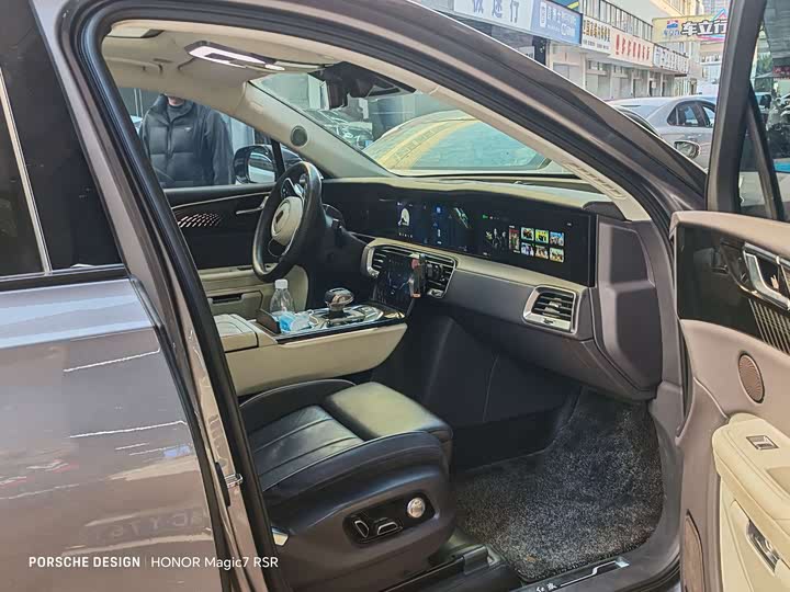 Фото 5 - Hongqi E-HS9