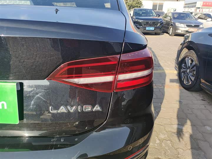 Фото 8 - Volkswagen Lavida