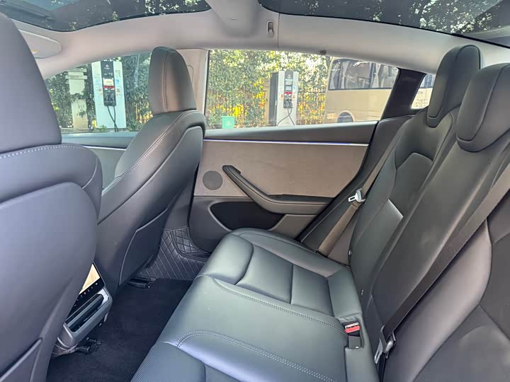 Фото 5 - Tesla Model 3