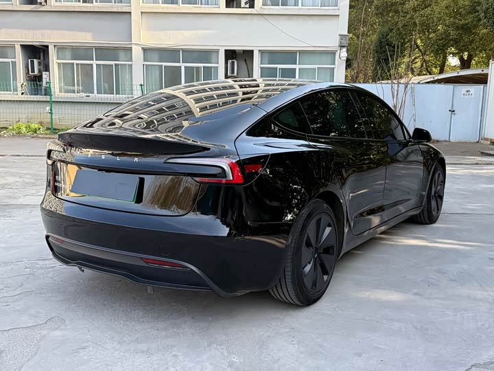 Фото 7 - Tesla Model 3